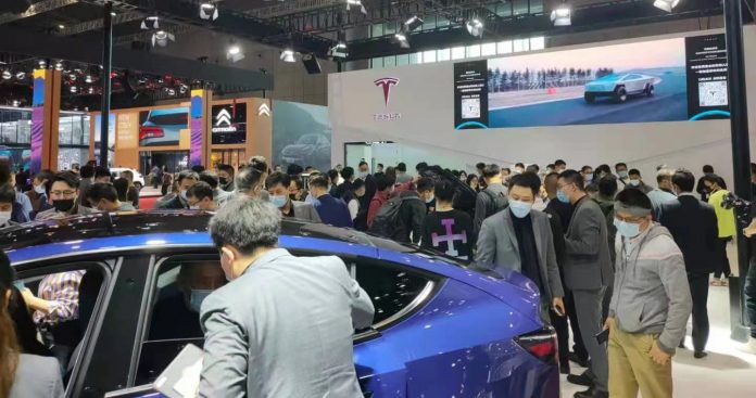 Tesla's protest appears to be helping to direct pedestrian traffic to the EV maker's booth at the Shanghai Auto Show

